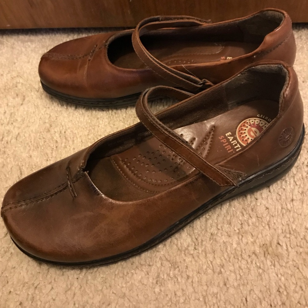 Earth shoes. Brown leather. Mary jane style